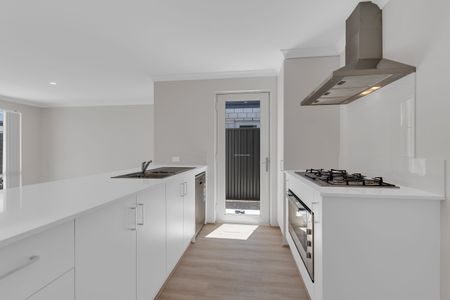 Three Bedroom Home in Lakelands - Photo 4