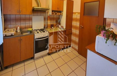 Inchiriez apartament cu 2 camere zona UTA - Fotografie 2