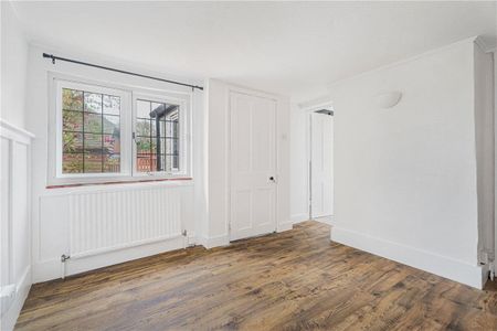 A detached four bedroom house situated within the Village of South Heath - Photo 5