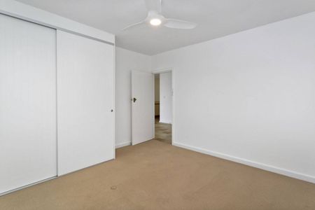 3 bedroom apartment in heart of Cottesloe Beach - Photo 4