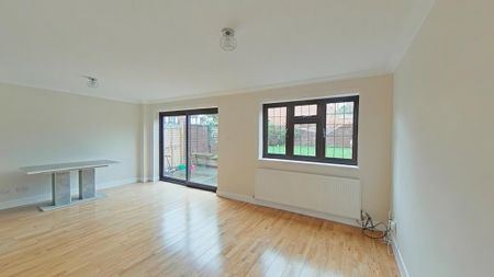 3 bedroom detached house to rent - Photo 2