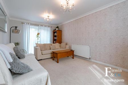 4 bedroom detached house to rent - Photo 2