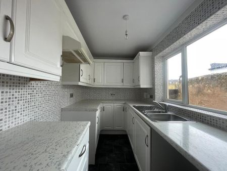 2 bedroom terraced house to rent - Photo 2