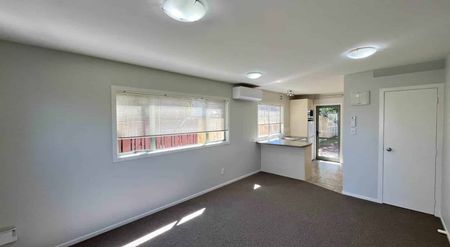 Sunny 1 Bedroom Home! - Photo 2