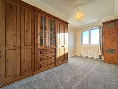 15, Abbeydale Oval, Kirkstall, Leeds, West Yorkshire, LS5 3RF - Photo 5