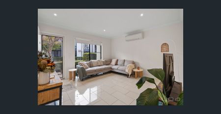 Modern 3 Bedroom Townhouse in the Heart of Pimpama - Photo 3
