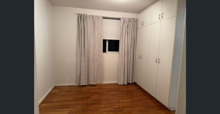 Sunlit Sanctuary in a Quiet Court - Photo 3