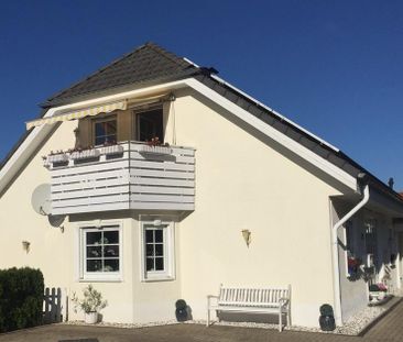 Luxuriöse 3-Zimmer Wohnung mit Wintergarten, Kaminofen und Garten - Photo 1