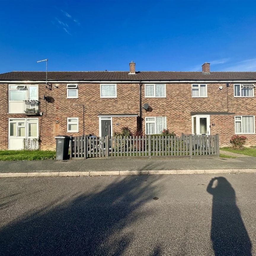 3 Bedroom House - Mid Terrace To Let - Photo 1