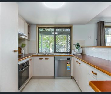 LOVELY, 2 BEDROOM TOWNHOUSE IN EVERTON PARK ! - Photo 6