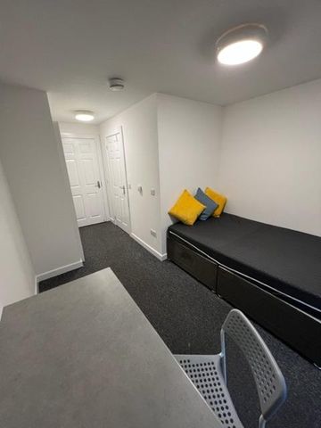 1 bedroom in a flat share to rent - Photo 3