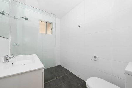 Refreshed three bedroom family home - Photo 5