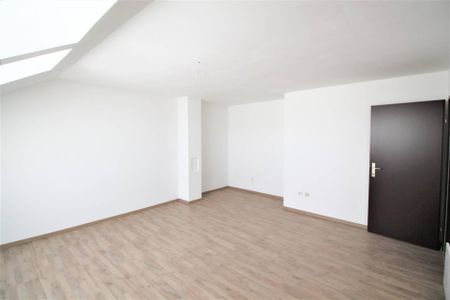 Großzügig angelegte Singlewohnung im Dachgeschoss - Photo 2