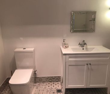 Modern Minimalist - Photo 6