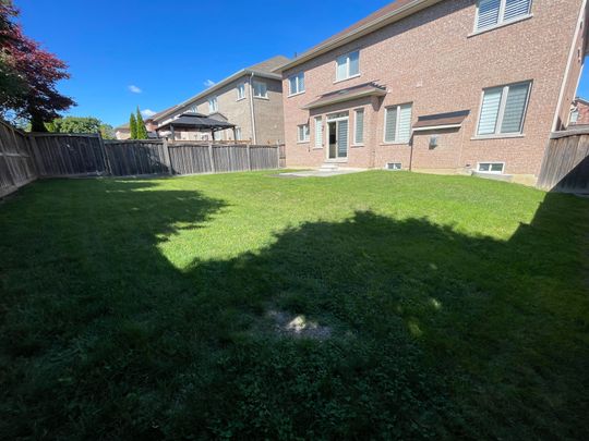 For Lease - 22 Greenforest Grove, Whitchurch-Stouffville, Ontario - Photo 1