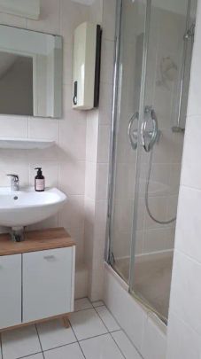 Stilvolle Galeriewohnung mit EBK im Hildener Norden - Photo 1