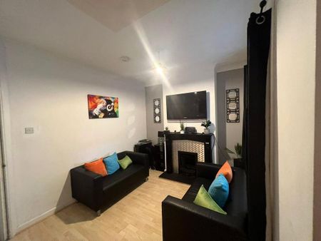 4 bedroom terraced house to rent - Photo 2