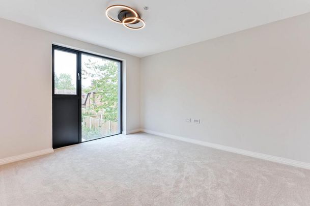 4 bedroom detached house to rent - Photo 1