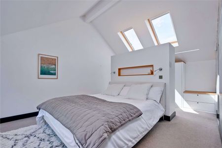 An impressive example of modern architecture and contemporary design in an idyllic country setting. - Photo 5