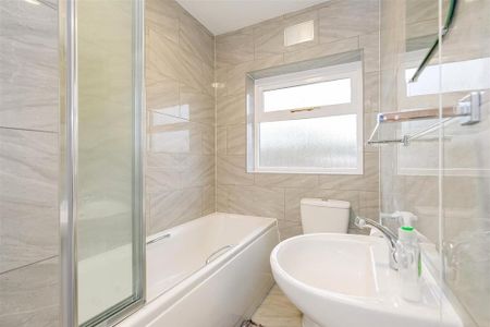 3 bedroom semi-detached house to rent - Photo 2