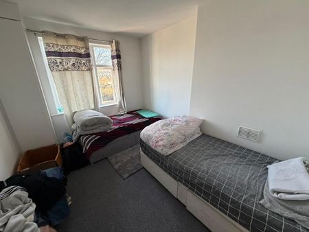 3 bedroom semi-detached house to rent - Photo 3