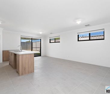 Spacious Family Living with Style & Comfort in Prime Morley Location - Photo 1