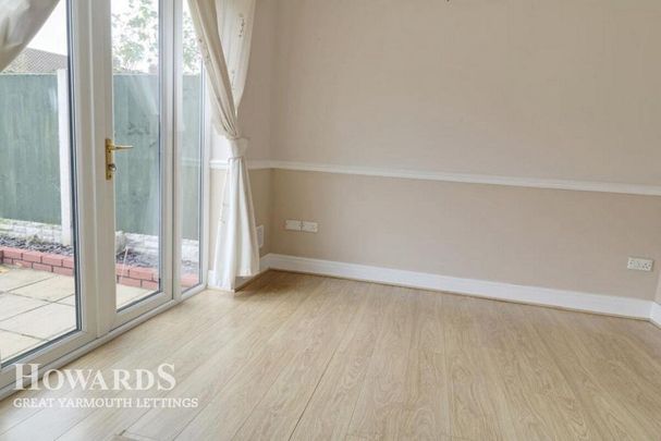 3 bedroom semi-detached house to rent - Photo 1