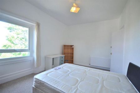 3 bedroom flat to rent - Photo 3
