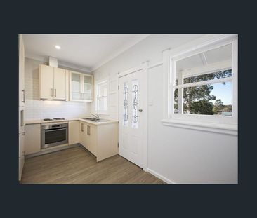 STUNNING FAMILY HOME IN PRIME LOCATION! - Photo 3