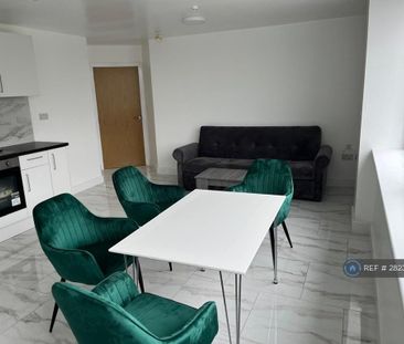 2 bedroom flat to rent - Photo 4