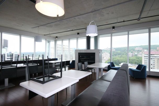 Condo meublé au cœur de Ville-Marie – vue, balcon et services premium - Photo 1