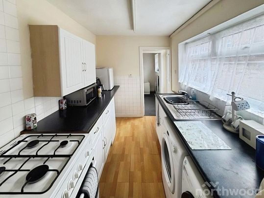 2 bedroom end of terrace house to rent - Photo 1