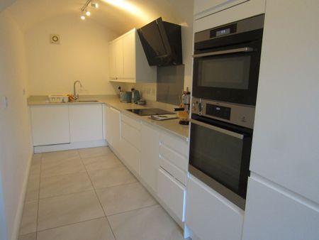 2 bed Terraced - To Let - Photo 4