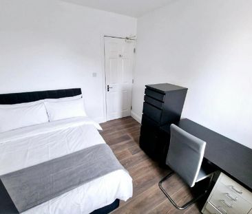 3 bedroom flat to rent - Photo 3