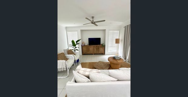 SPACIOUS FAMILY ENTERTAINER OPPOSITE BUSHLAND RESERVE - Photo 1