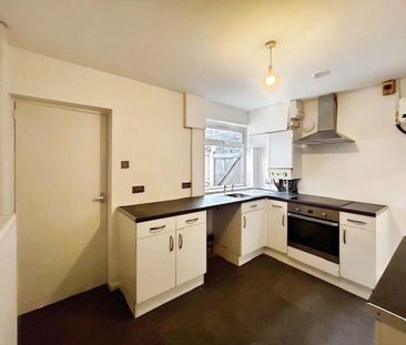 2 bedroom end of terrace house to rent - Photo 5