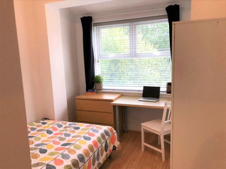 6 bedroom terraced house to rent - Photo 3