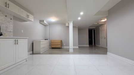 For Lease - 76 Sawmill Valley Drive, Newmarket, Ontario - Photo 5