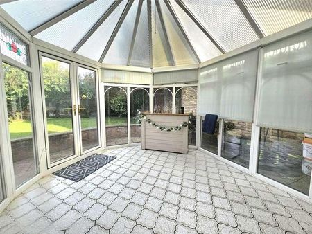 Ardleigh Green Road, Hornchurch, RM11 - Photo 2