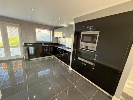 3 bedroom semi-detached house to rent - Photo 5