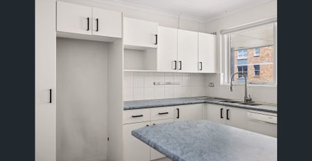 Contemporary style in a quiet Cremorne pocket - Photo 4