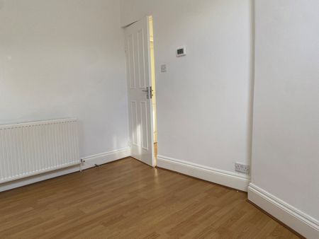 1 Bed Flat, Carysfort Road, N8 - Photo 2