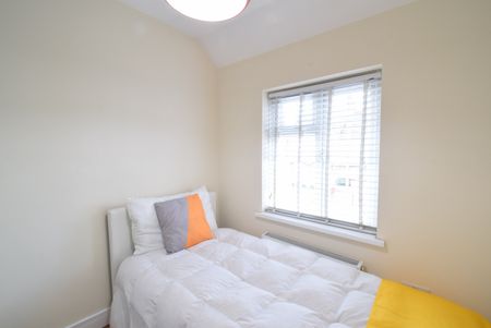 Room in a Shared House, Carlisle Avenue, W3 - Photo 3
