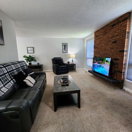 19 Newcombe Cres. Main Floor - Photo 4