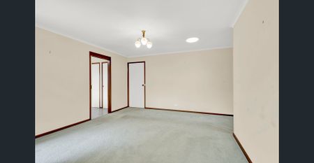 FRESHLY PAINTED & LOCATED IN THE FHSZ & WITHIN METRES TO THE BEACH! - Photo 2