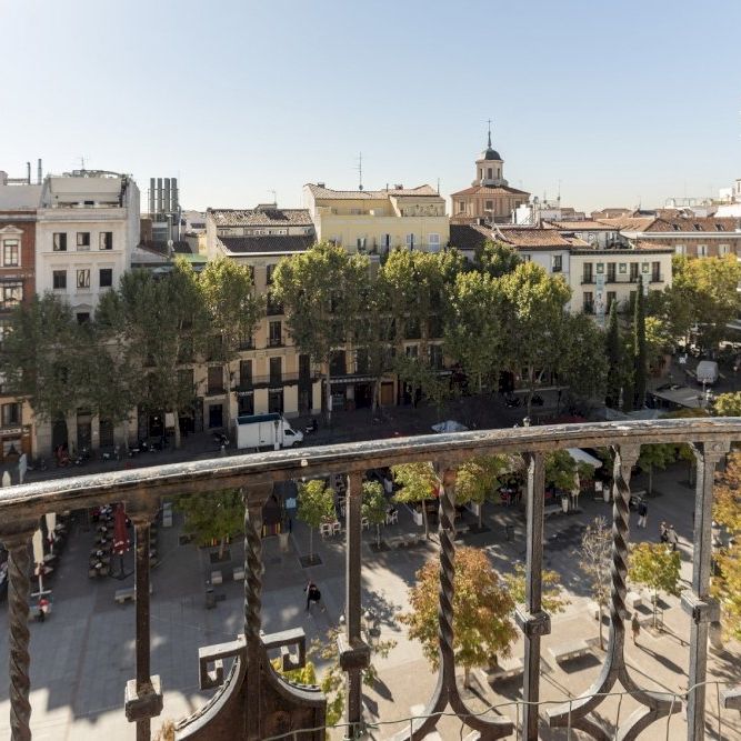 Spacious room in Plaza de Santa Ana - Photo 1