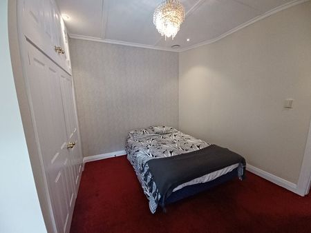 City Fringe Living: Cosy 2-Bedroom Apartment - Photo 4