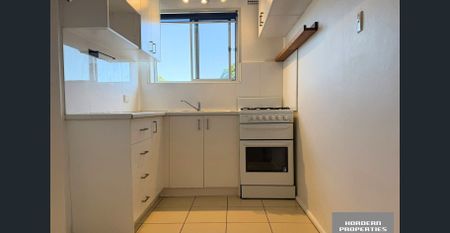 Bright and Airy One Bedroom Apartment with Parking in Prime Eastlakes Location - Photo 4