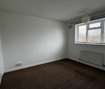 3 bedroom end of terrace house to rent - Photo 4