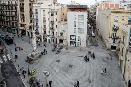 Plaça del Pedró, Barcelona, Catalonia 08001 - Photo 4
